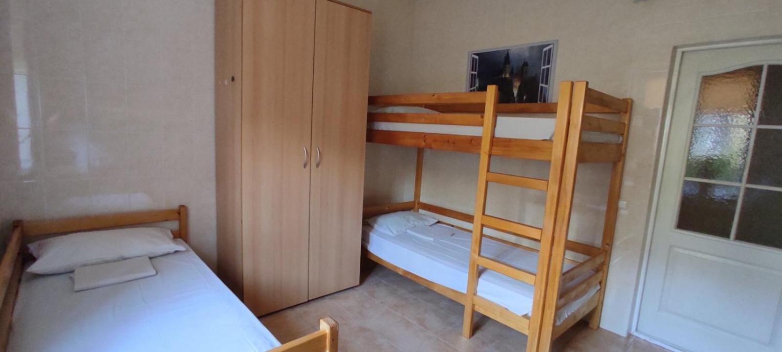 У Поттера Vandrarhem Ternopil Exteriör bild