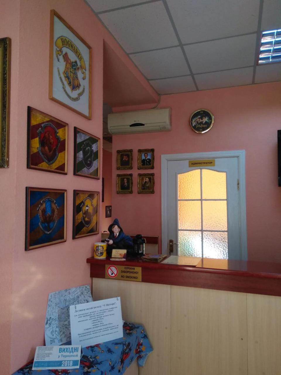 У Поттера Vandrarhem Ternopil Exteriör bild
